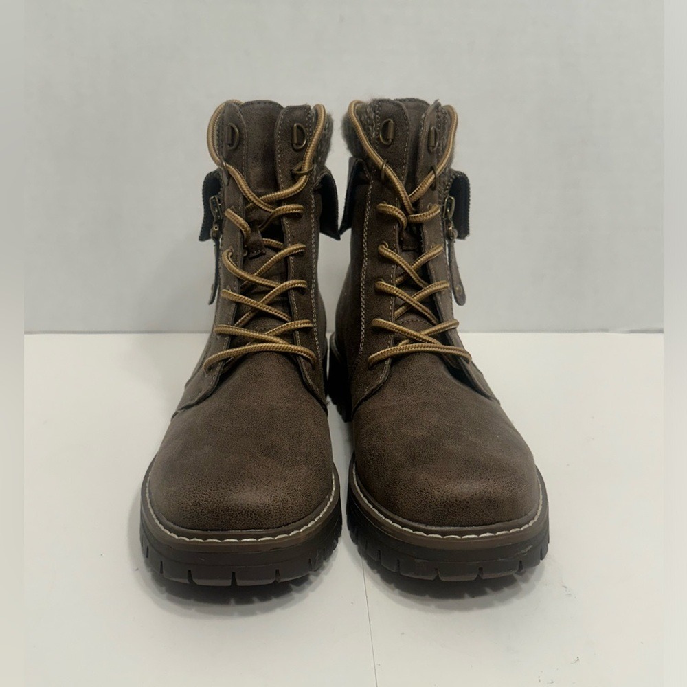 Cliffs by White Mountain Women's Mandy Lace Up Lug Sole Booties 8 M
